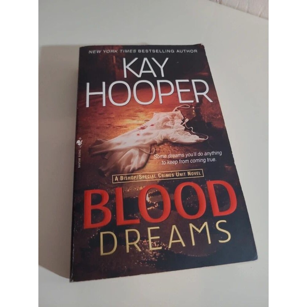 Blood Dreams by Kay Hooper paperback novel